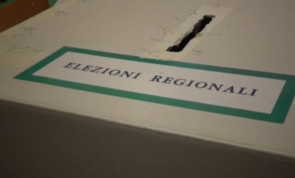 Elezioni: l'Emilia va al PD, la Calabria al centrodestra, spariscono i grillini/ MATTINALE 516