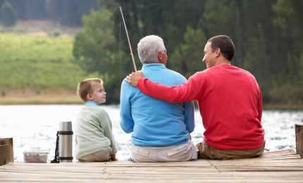 In Italia oltre 7 milioni di famiglie vivono grazie alle pensioni dei nonni. Sempre pi&ugrave; poveri grazie alla Ue/ MATTINALE 508