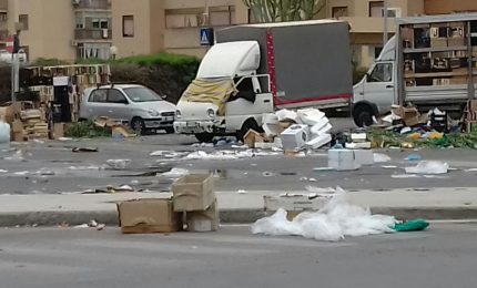 Palermo: lo sapevate che gli ambulanti dei mercatini devono tenere pulito lo spazio occupato?