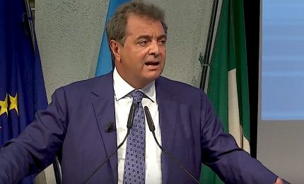 UniCredit vuole chiudere 450 sportelli (57 in Sicilia). Sileoni (FABI) attacca Jean Pierre Mustier