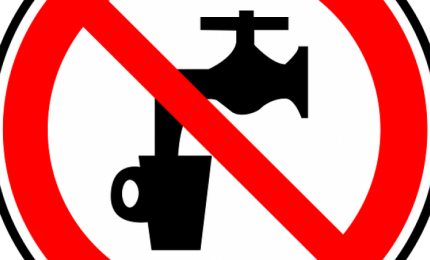 Palermo incredibile: adesso anche l'acqua dei rubinetti non potabile. Orlando frena: l'acqua è potabile