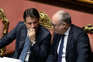 Conte e Gualtieri l'hanno capito che l'economia italiana si è fermata? Ma andare a casa no?