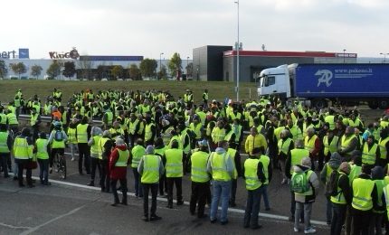 In Francia Gilet Gialli in piazza nonostante il Coronavirus (VIDEO)