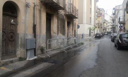 Sant'Agata di Militello, acqua in strada da un mese. E il Comune? Non pervenuto! (VIDEO)