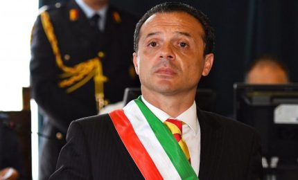 Riapertura, Cateno De Luca attacca Musumeci: "Non scarichi le responsabilit&agrave; sui sindaci"