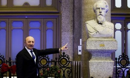 A Napoli si sbarazzano del busto di Cialdini, mentre in Sicilia li 'onoriamo' ancora tutti: Garibaldi, Cavour, i Savoia...