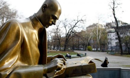 Montanelli? La statua va rimossa perch&eacute; era razzista. E Garibaldi che era schiavista e "scafista"?