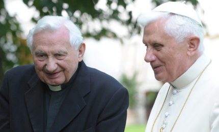 Papa Benedetto XVI va in Germania per non tornare più in Vaticano? parla Diego Fusaro (AUDIO)