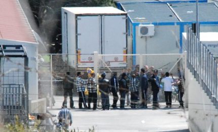 Altri 100 migranti in quarantena fuggiti dal CARA di Caltanissetta