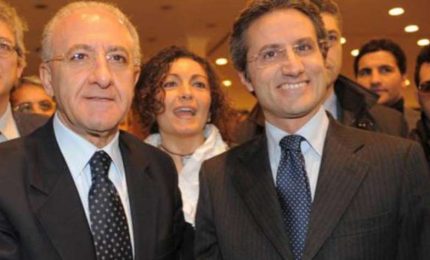 Anche la Campania di Vincenzo De Luca è nei guai per la gestione dei migranti