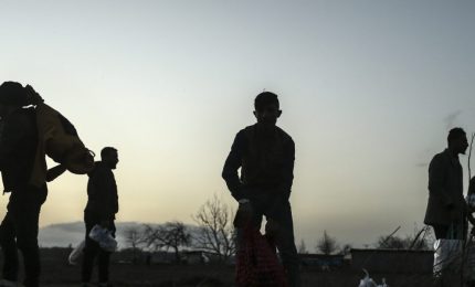 Due migranti tunisini tentano la fuga da un Centro di accoglienza ad Agrigento. In ospedale tre carabinieri