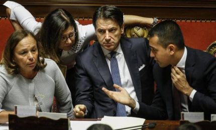 Presidente Conte e Ministra Lamorgese: non &egrave; che i circa mille e 500 migranti resteranno oggi a Lampedusa con questo caldo?