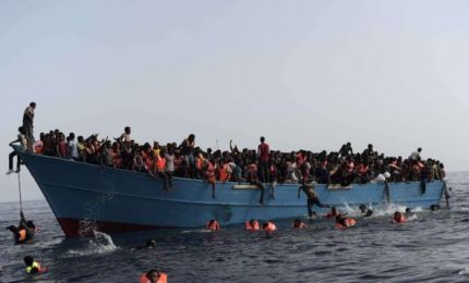 Migranti: caos a Lampedusa e in Sicilia, mentre in Sardegna importunano le minorenni/ SERALE