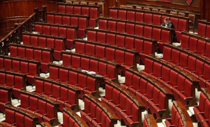 I grillini senza limiti di mandati: poltrona mia venitinni cu mia!