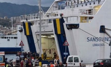 La nave Sansovino perde pezzi: a Linosa il portellone si &egrave; staccato ed &egrave; finito in mare!