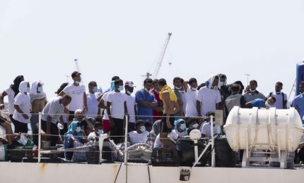 Sbarchi a Lampedusa: sbagliatissima la nave per accogliere i migranti economici/ MATTINALE 499