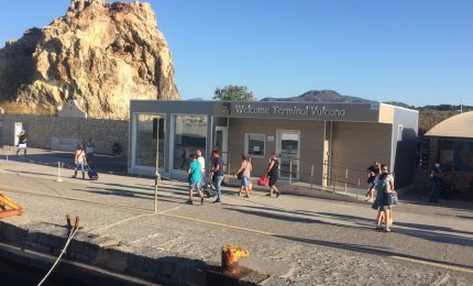 ... e a Vulcano la biglietteria presentata in pompa magna 'attumbuli&ograve;'!