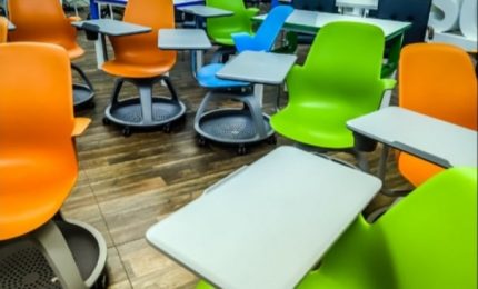 Diego Fusaro: "La digitalizzazione della scuola prevede la cancellazione dei libri e della scrittura cartacea"