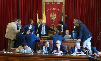 Palermo, Orlando salvo per un voto, la citt&agrave; resta un disastro. In Procura lo scontro tra il sindaco e Giulia Argiroffi