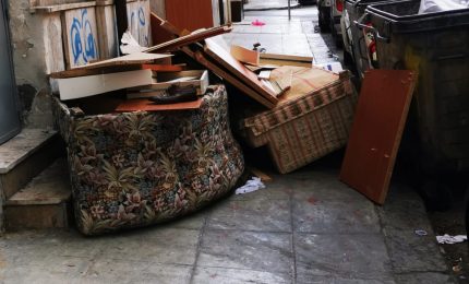 Mercato & 'munnizza' sommergono il Museo 'Gemellaro'/ PALERMO-CITTA' 40