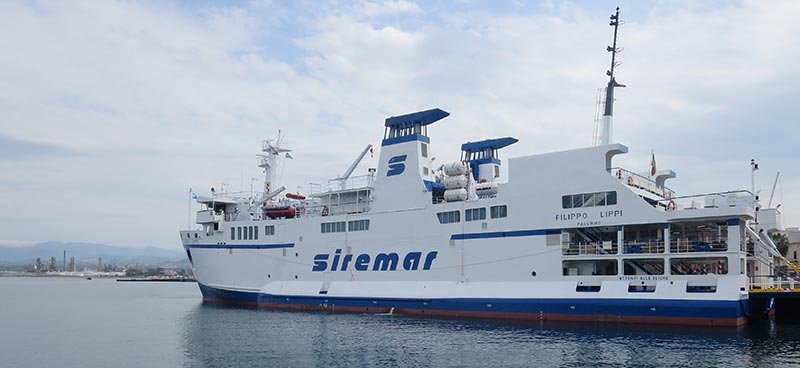 Traina In Porto La Nave In Avaria