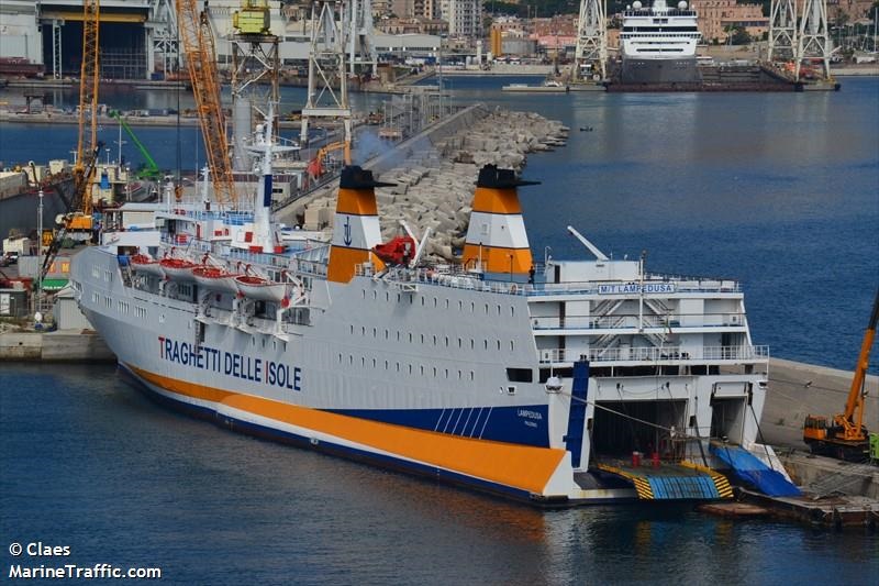 Traina In Porto La Nave In Avaria