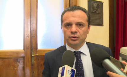 Cateno De Luca minaccia di occupare l'assessorato regionale alle Attività produttive (e magari di fare le scarpe a Musumeci...)