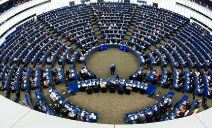 Cinque europarlamentari grillini votano contro la PAC. Li metteranno fuori dal Movimento? L'ombra di Di Battista