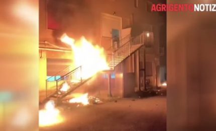 Agrigento: rivolta e fuga di migranti in quarantena. E noi tutti con le mascherine...