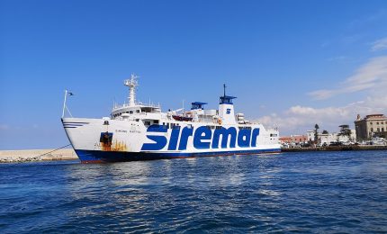 In avaria la 'Simone Martini', la nave che collega Trapani con le isole Egadi (e fra tre giorni si vota...)