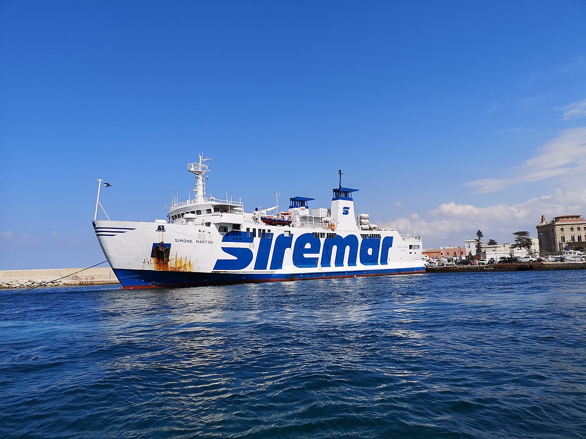 Traina In Porto La Nave In Avaria