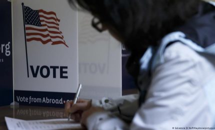 Elezioni americane e voto postale: l'intreccio di societ&agrave; ha favorito Biden contro Trump? (VIDEO di Byoblu)