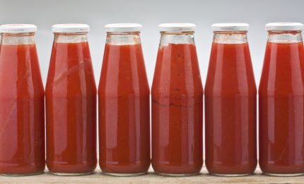 'Offertissima': 3/4 di litro di passata di pomodoro a 0,50 euro. Ma cosa ci vendono?