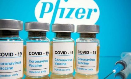 Il vaccino anti-Covid 'sicuro' della Pfizer: dalla controversia in Nigeria all'ombra di Bill Gates