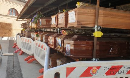 Le bare abbandonate al cimitero dei Rotoli: a Palermo morti senza voce. Silenzio anche sul 5 G