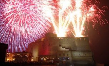 La tradizione dei 'botti' di Capodanno per scacciare i demoni. Speriamo bene e Auguri a tutti!