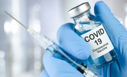 Vaccini anti-COVID: dopo un giorno due reazioni allergiche nel Regno Unito, paralisi facciale temporanea in USA