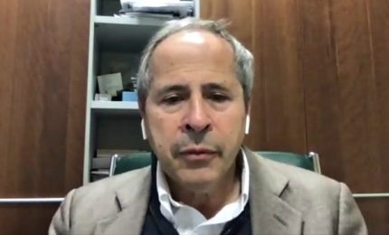 Shopping (autorizzato), assembramenti e i timori del professor Crisanti