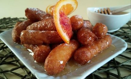 Prepariamo un dolce siciliano? Le Crispelle (o Crispeddi) di riso all'arancia rossa!