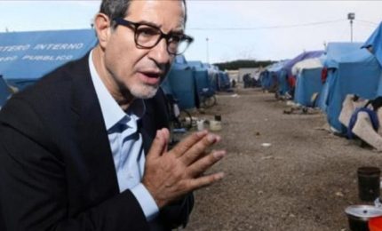Sbarco di migranti nella Sicilia zona rossa, Musumeci: "Azzardato e non prudente"