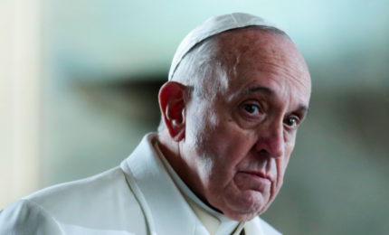 Diego Fusaro: con Papa Bergoglio la cura delle anime cede alla cura del corpo (con il vaccino)