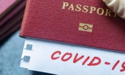 I passaporti-Covid per viaggiare? Perch&eacute; rischiano di sfavorire le giovani generazioni