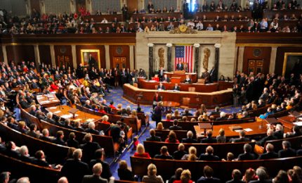 Seduta in diretta del Parlamento degli Stati Uniti: polemiche su presunti brogli e il popolo in piazza
