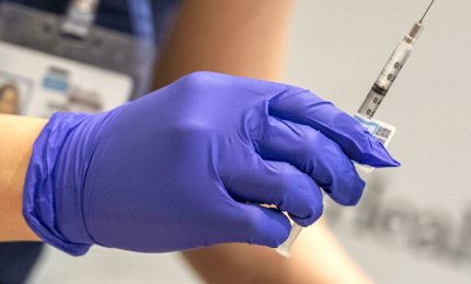 Ospedale di Caltagirone, shock anafilattico dopo il vaccino: un'ausiliaria ricoverata in Cardiologia