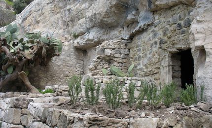 Quando Pasolini a fine anni '50 visitò le grotte di Chiafura, a Scicli, allora ancora abitate