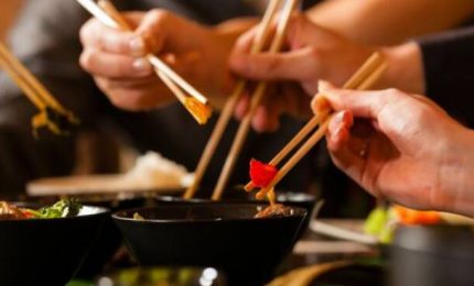 Allarme in Cina per i troppi uomini 'mosci': la 'femminilizzazione' dei maschi preoccupa il regime comunista