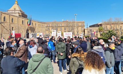 Palermo, manifestazione dei ristoratori in crisi davanti al Parlamento siciliano