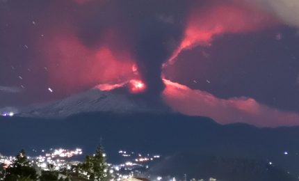L'Etna in eruzione &egrave; zona rossa o zona arancione?