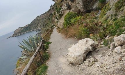 Milazzo, pericolo di caduta massi nell'area protetta di Capo Milazzo. Chi deve intervenire?