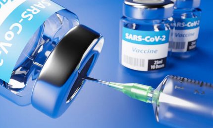 Covid-19, la vaccinazione di massa è un azzardo: contrasta con il buon senso e con la precauzione